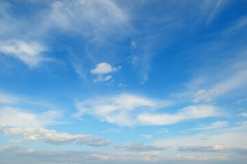 Obraz premium blue sky and beautiful white clouds.