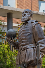 Fototapeta na wymiar Galileo Galilei statue in Pisa, Italy