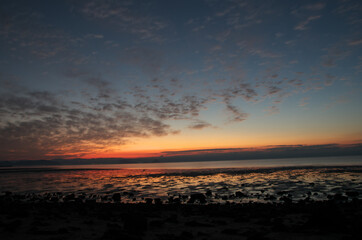 Naklejka premium 日の出と海