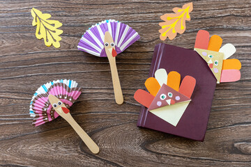 Thanksgiving craft bookmark turkey paper and toy stics puppets turkey. Childrens art project, handmade, crafts for kids.