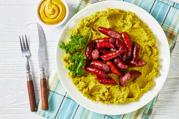 puree of green peas with fried spicy sausages