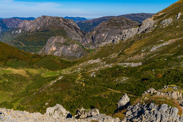 Fototapeta na wymiar Autumn landscape in the Somiedo natural park in Asturias. 