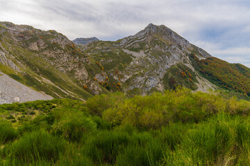 Naklejka premium Autumn landscape in the Somiedo natural park in Asturias. 