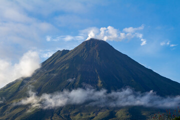 Fototapeta na wymiar Arenal Volcano in Costa Rica