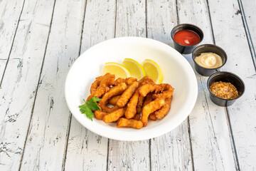 Fried squid battered in flour that can be found in many bars of Mediterranean and Atlantic cuisine. In Spain they are usually served as tapas in many bars, or as rations.