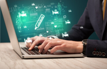 hand browsing on the internet for medical issues