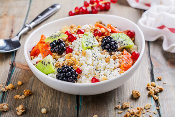 Cottage cheese with granola, berries