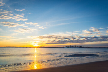 Fototapeta na wymiar A Beautiful Sunrise in a Beach in Winter