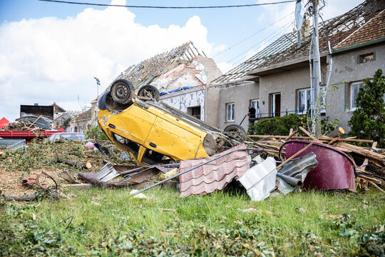 Sch&auml;den durch Tornado Katastrophe 