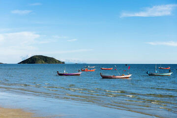 Fototapeta na wymiar Fisherman's boat Parked on the coast in the sea of ​​Thailand.