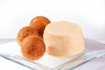 Buñuelos and natilla, delicious Colombian combination
