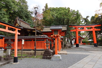 A Japanese shrine in Kyoto　日本の京都にある神社 : Tamayama-inari-sha Subordinate Shrine and the access to Senbon-torii in the precincts of Fushimi-inari-taisha Shrine 伏見稲荷大社の境内にある玉山稲荷社と千本鳥居入り口の風景