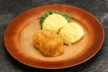 Crispy chicken cutlet with mashed potato
