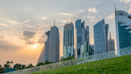 Obraz premium The skyline of Doha city center during evening, Qatar