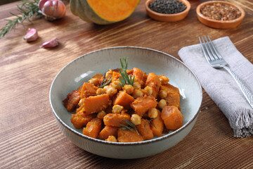 cibo vegetariano zucca arrosto con ceci