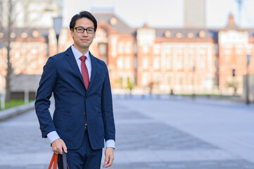 カメラ目線のビジネスマン