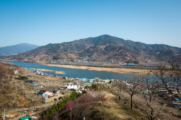 강이 보이는 풍경