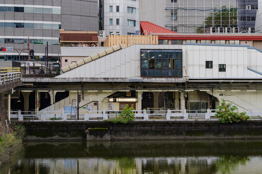 XyU9137○東京 繁忙を極むる中央線新宿蹂切の現況 *傷み有り