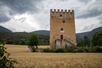 Windows to the Spanish Romanesque, the castle