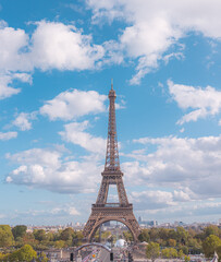 Fototapeta premium Eiffel tower with sky
