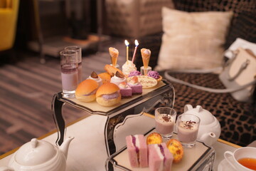 カフェでアフタヌーンティー