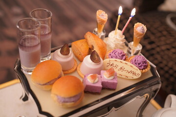 カフェでアフタヌーンティー