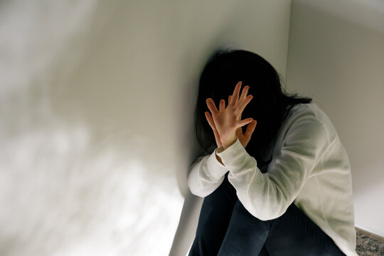 暴力を受ける女性