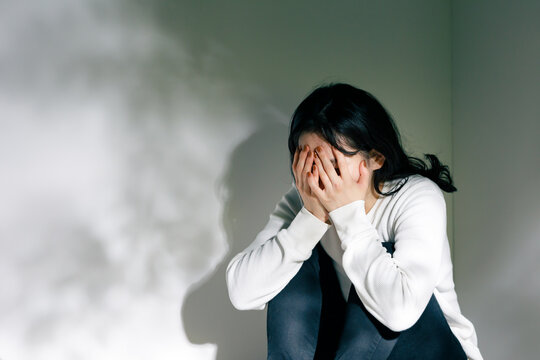暴力を受ける女性