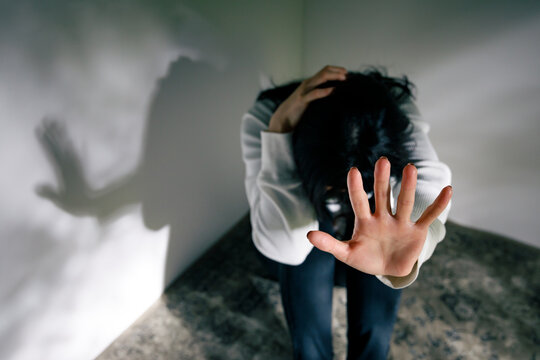 暴力を受ける女性