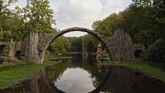 Rakotzbr&uuml;cke Teufelsbr&uuml;cke Kromlau, Sachsen, Germany.	