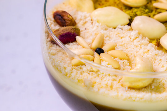 muesli with yogurt and fruits