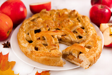 apple pie and a slice of pie