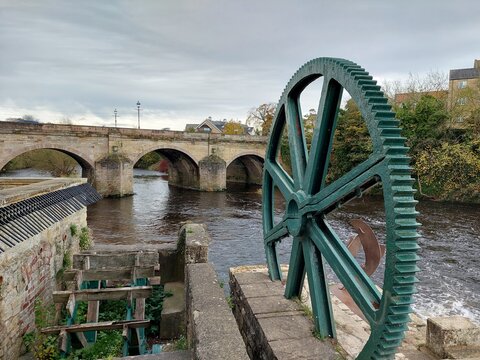 Wetherby Weir, Wetherby Town, West Yorkshire, UK