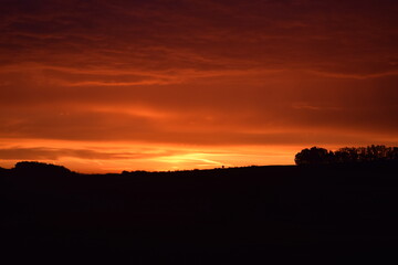 oranger Himmel wenige Minuten vro Sonnenaufgang