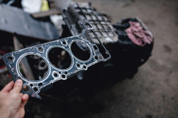 replacing the cylinder block gasket of a three-cylinder engine.