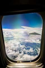 Fototapeta na wymiar 飛行機の窓からの風景