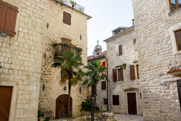 Fototapeta na wymiar Ancient buildings in in the city of Kotor in Montenegro
