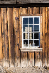 Obraz na płótnie Canvas Window frame in a wood building weathered by time