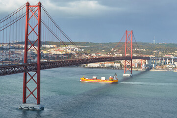 Puente 25 de Abril