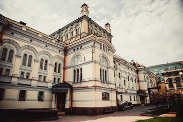 Fototapeta na wymiar Beautiful building of the National Opera of Ukraine in the city centre Kiev