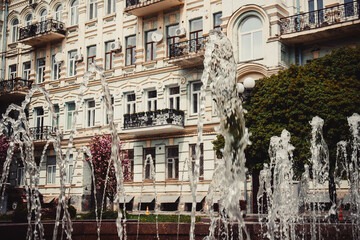 Fototapeta na wymiar Beautiful fountain in the city center of Kiev. Beautiful old building of the National Opera of Ukraine