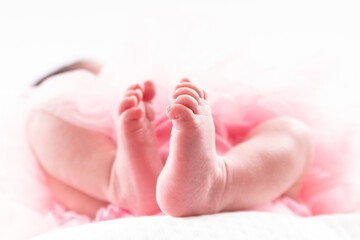 Naklejka premium Newborn baby feet detail