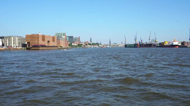 Elbe bei Hamburg vom Schiff - Hamburger Hafen 50 FPS