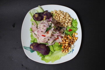 Delicioso ceviche, comida peruana.