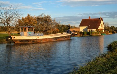 Obraz premium Canal du centre en Bourgogne.