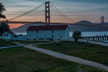 die Golden Gate Bridge in San Francisco von unten