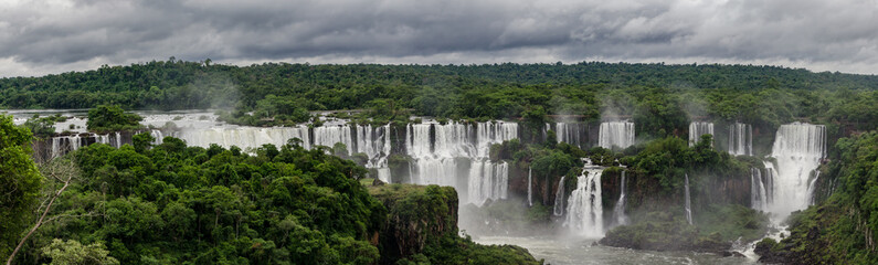 Chutes d'Igua&ccedil;u au Br&eacute;sil	
