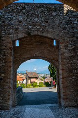Fototapeta na wymiar Castello Desenzano, romantische Burg Ruine am südlichen Gardasee