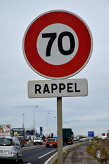 Panneau rappel limitation de vitesse &agrave; 70 milom&egrave;tres-heure.