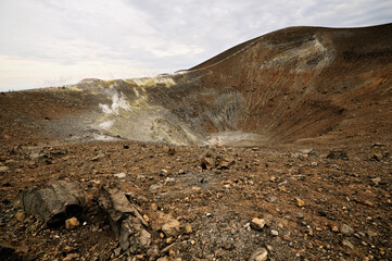 Le cratère Fossa Grande (ou Gran Cratere) à Vulcano en Sicile, archipel des îles Éoliennes,...
